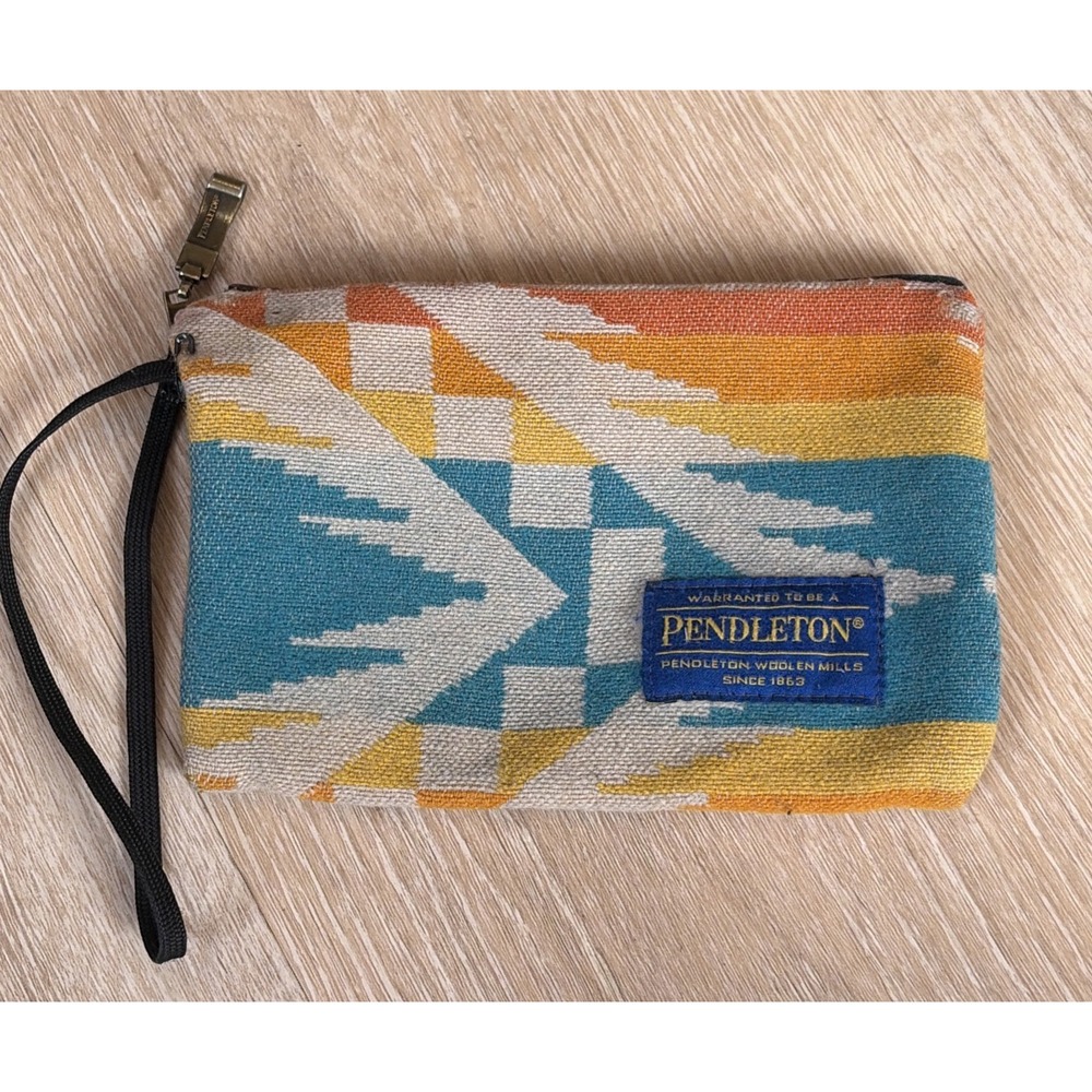 Pendleton Three‎ Pocket Keeper Wool Southwestern Print Clutch Zip Wallet